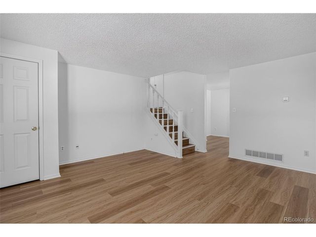 9 Birdsill Pl, Longmont, CO 80501