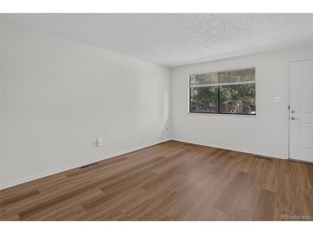 9 Birdsill Pl, Longmont, CO 80501