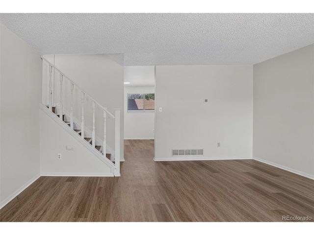9 Birdsill Pl, Longmont, CO 80501