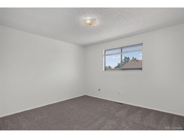 9 Birdsill Pl, Longmont, CO 80501