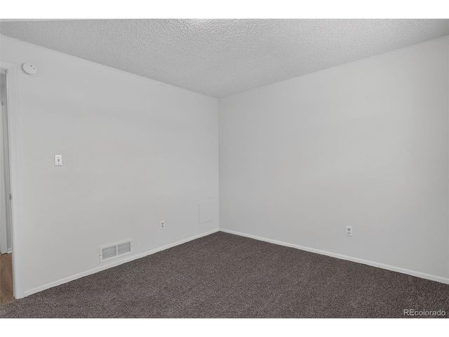 9 Birdsill Pl, Longmont, CO 80501