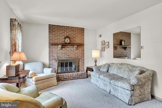 102 HAMPDEN DR, Mountville, PA 17554