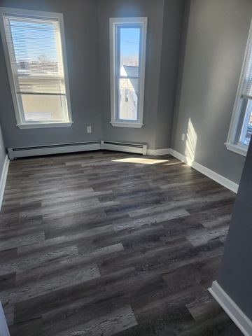 104 Concord St 1, Lowell, MA 01852