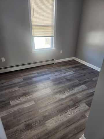 104 Concord St 1, Lowell, MA 01852