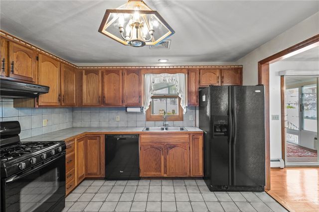 190 Curran Road, Cumberland, RI 02864