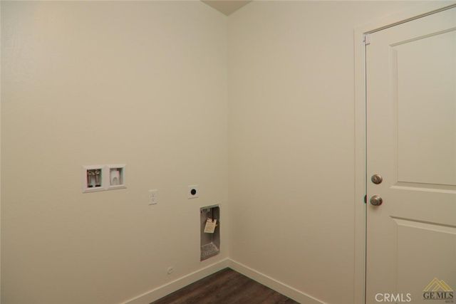 802 Kidlington Court, Bakersfield, CA 93307