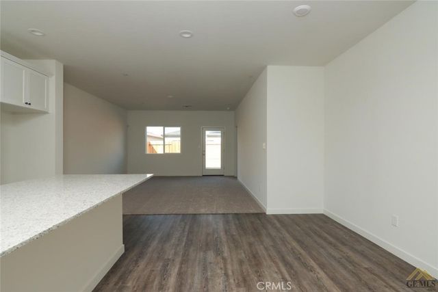 802 Kidlington Court, Bakersfield, CA 93307