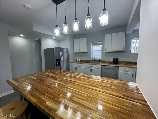 1816 Treadway Avenue, Cleveland, OH 44109