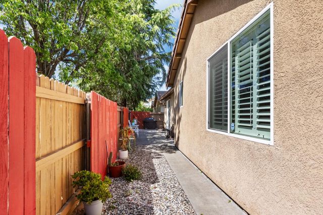 330 Sun Shower Cir, Sacramento, CA 95823