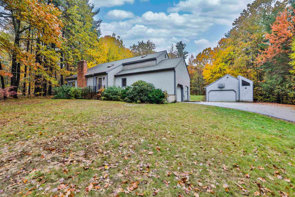 11 Teloian Drive, Hudson, NH 03051