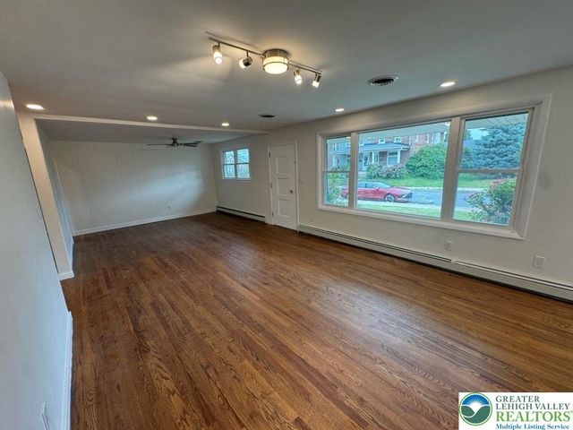320 East Landis Street, Coopersburg Boro, PA 18036