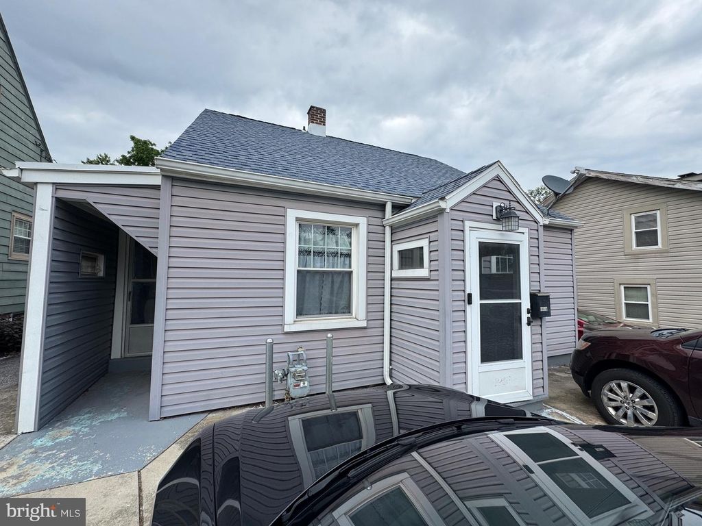 1213 W COLLEGE AVE, York, PA 17404