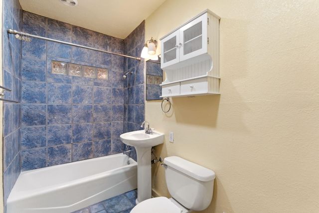 420 Aliso Drive NE, Albuquerque, NM 87108