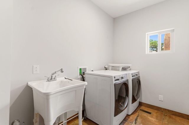 420 Aliso Drive NE, Albuquerque, NM 87108