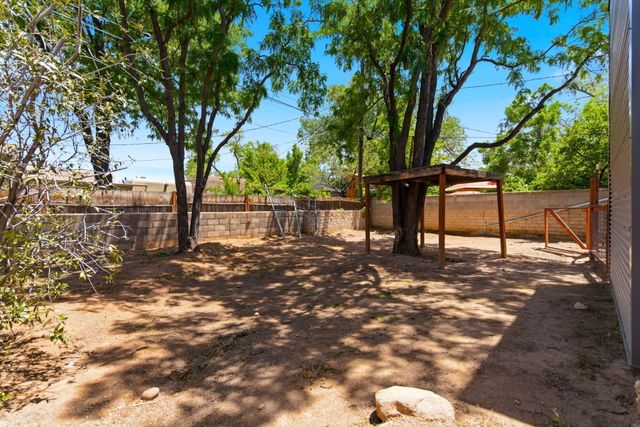 420 Aliso Drive NE, Albuquerque, NM 87108