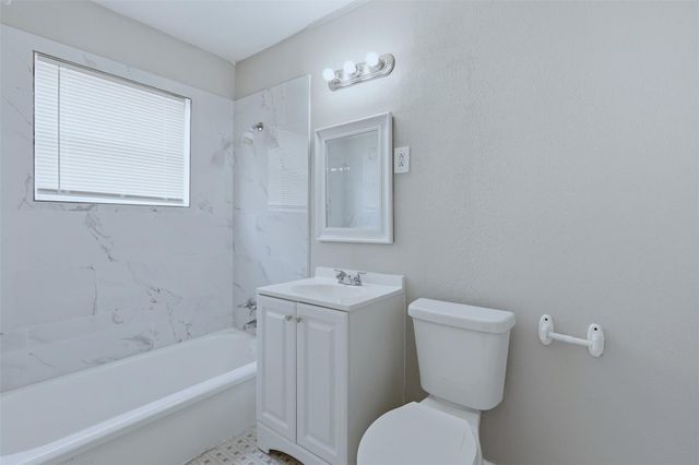 1028 5th Avenue N, Texas City, TX 77590