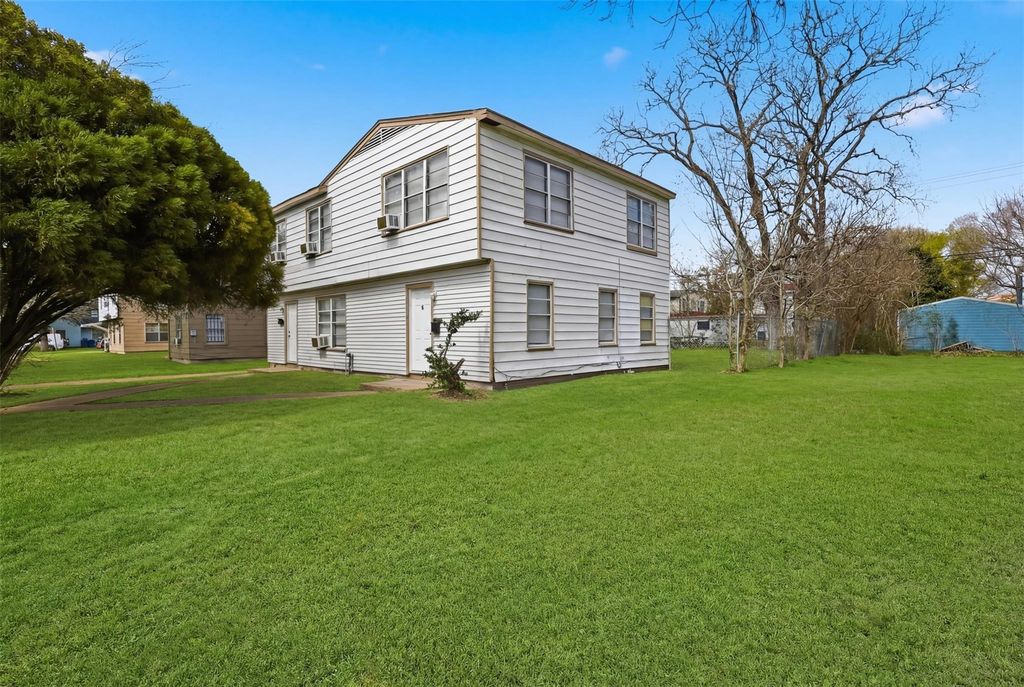 1028 5th Avenue N, Texas City, TX 77590