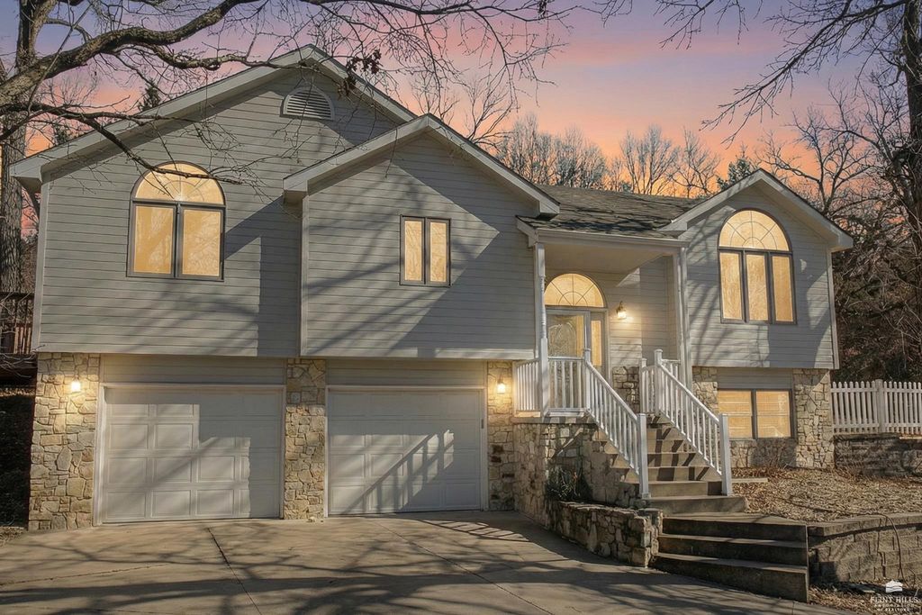 1024 Connecticut Avenue, Manhattan, KS 66502