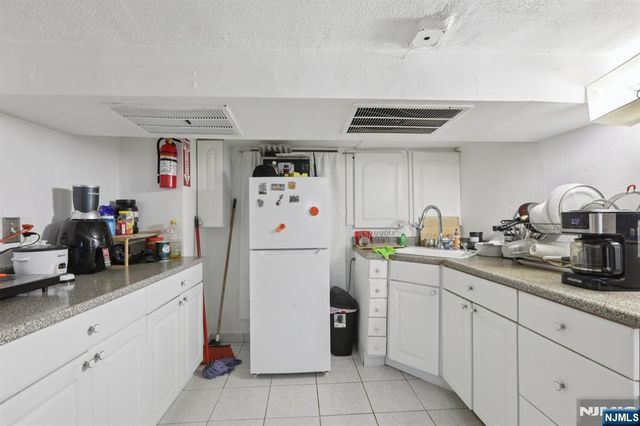 39 Thomas Street, Paterson, NJ 07503