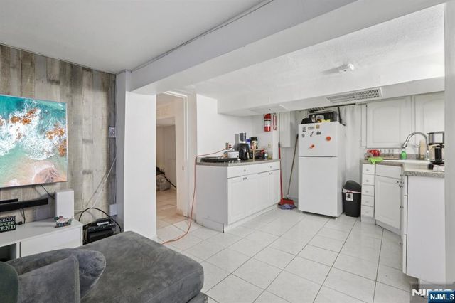 39 Thomas Street, Paterson, NJ 07503