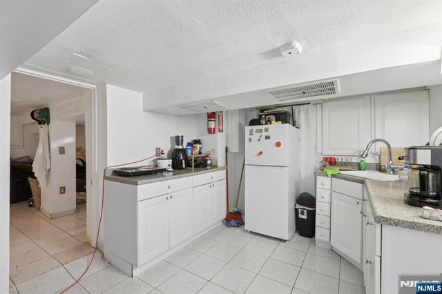 39 Thomas Street, Paterson, NJ 07503