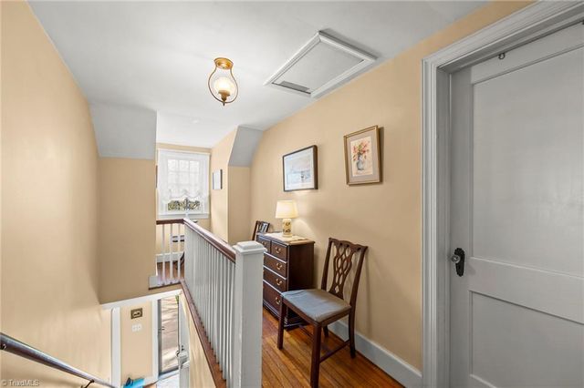 1940 Robinhood Road, Winston-salem, NC 27104