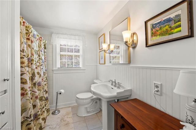 1940 Robinhood Road, Winston-salem, NC 27104