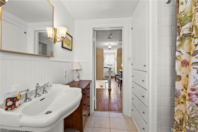 1940 Robinhood Road, Winston-salem, NC 27104