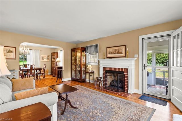 1940 Robinhood Road, Winston-salem, NC 27104