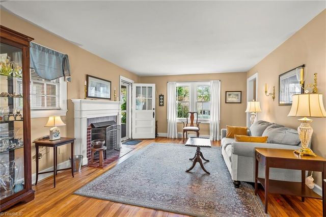 1940 Robinhood Road, Winston-salem, NC 27104