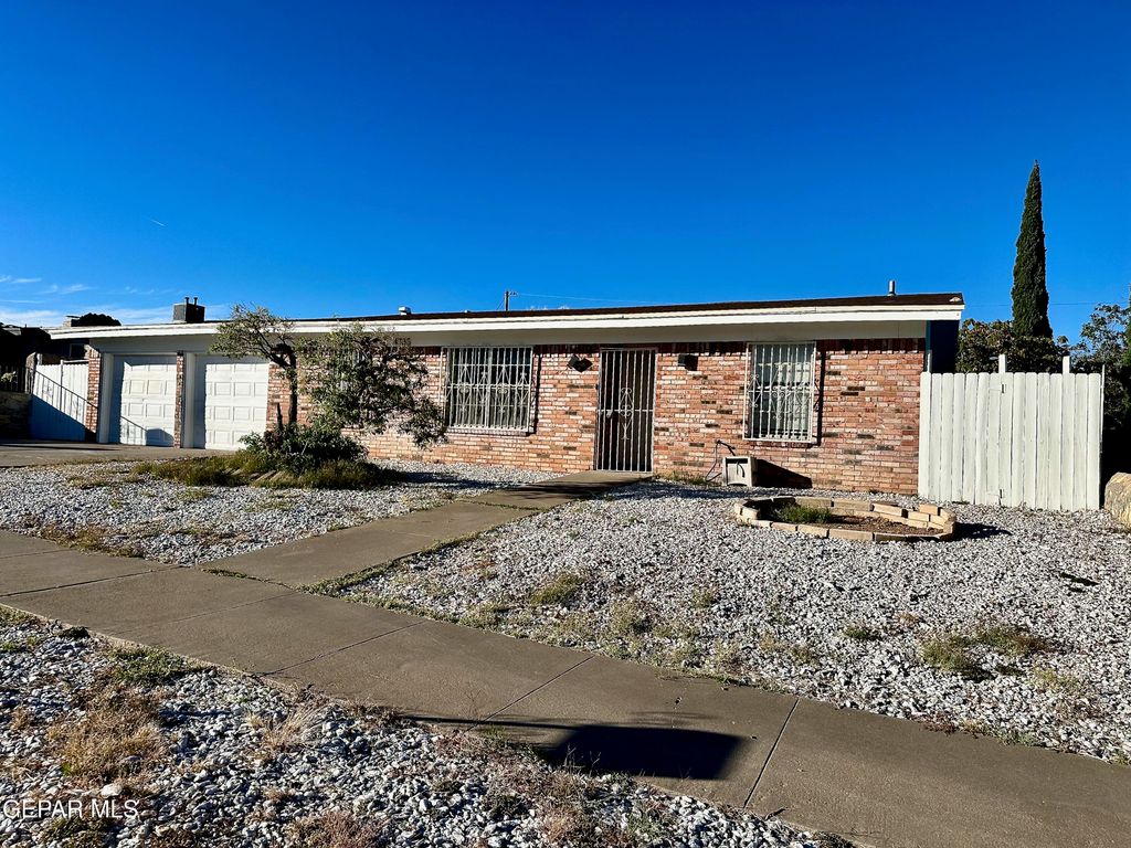 4735 Blossom Avenue, El Paso, TX 79924