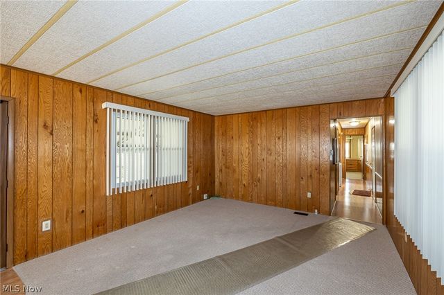 61 Parkway Street, Olmsted Falls, OH 44138