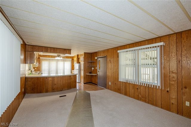 61 Parkway Street, Olmsted Falls, OH 44138