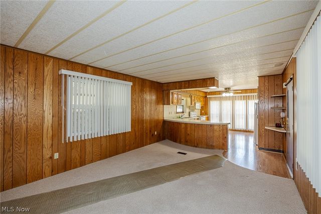 61 Parkway Street, Olmsted Falls, OH 44138