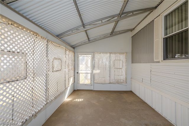 61 Parkway Street, Olmsted Falls, OH 44138