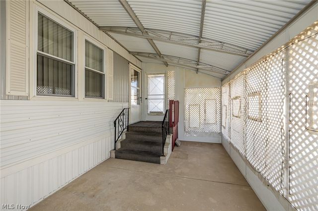 61 Parkway Street, Olmsted Falls, OH 44138