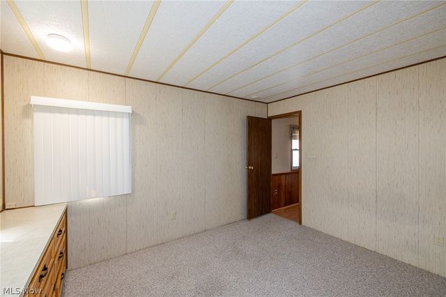 61 Parkway Street, Olmsted Falls, OH 44138