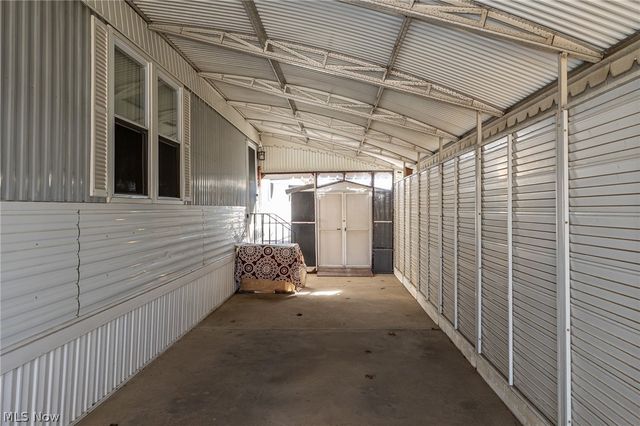 61 Parkway Street, Olmsted Falls, OH 44138