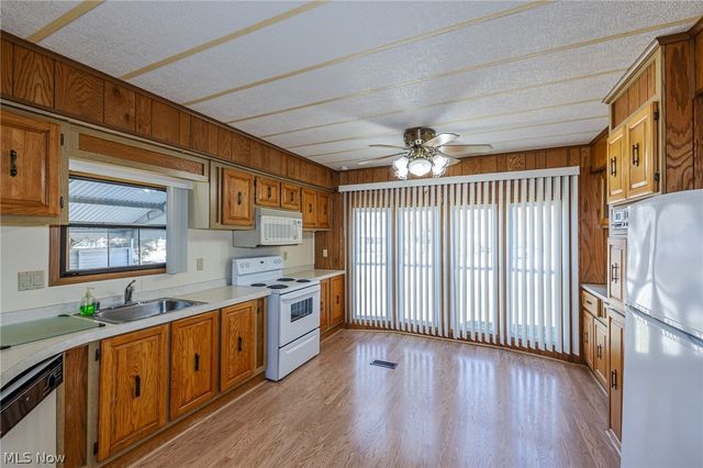 61 Parkway Street, Olmsted Falls, OH 44138