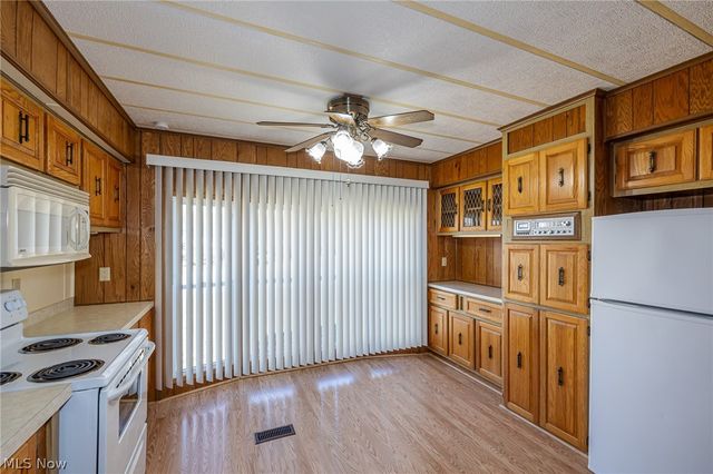 61 Parkway Street, Olmsted Falls, OH 44138