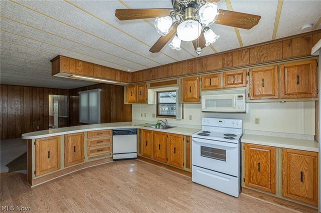 61 Parkway Street, Olmsted Falls, OH 44138