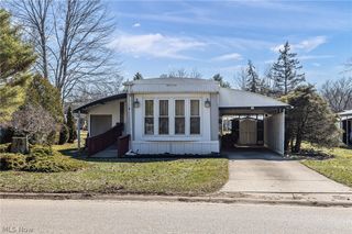 61 Parkway Street, Olmsted Falls, OH 44138