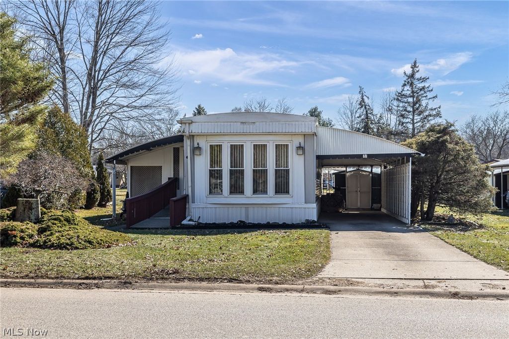 61 Parkway Street, Olmsted Falls, OH 44138