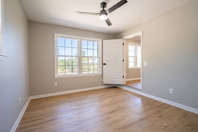 530 N Main St, Loretto, TN 38469