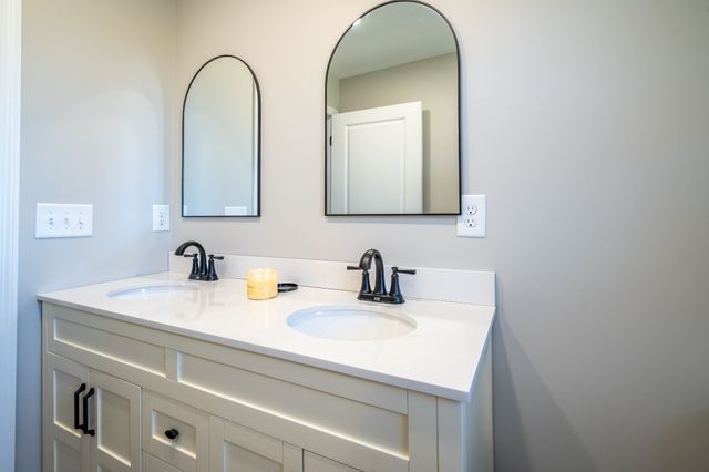 530 N Main St, Loretto, TN 38469
