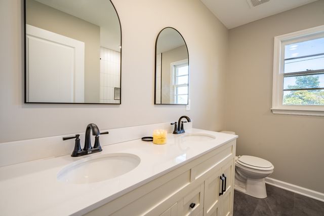530 N Main St, Loretto, TN 38469
