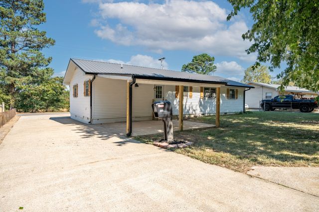 530 N Main St, Loretto, TN 38469