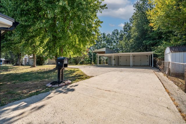 530 N Main St, Loretto, TN 38469