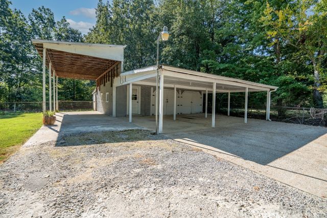 530 N Main St, Loretto, TN 38469
