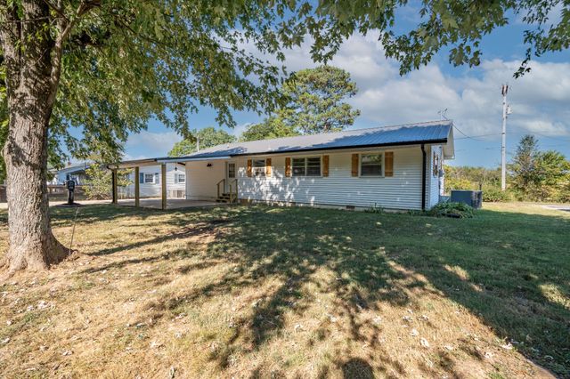 530 N Main St, Loretto, TN 38469